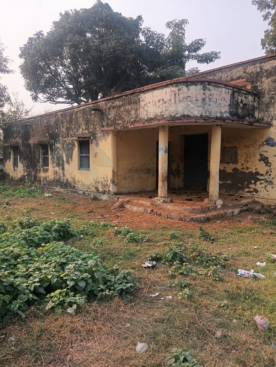 The fertilizer warehouse of the sugarcane committee of Bhader has been closed for 12 years