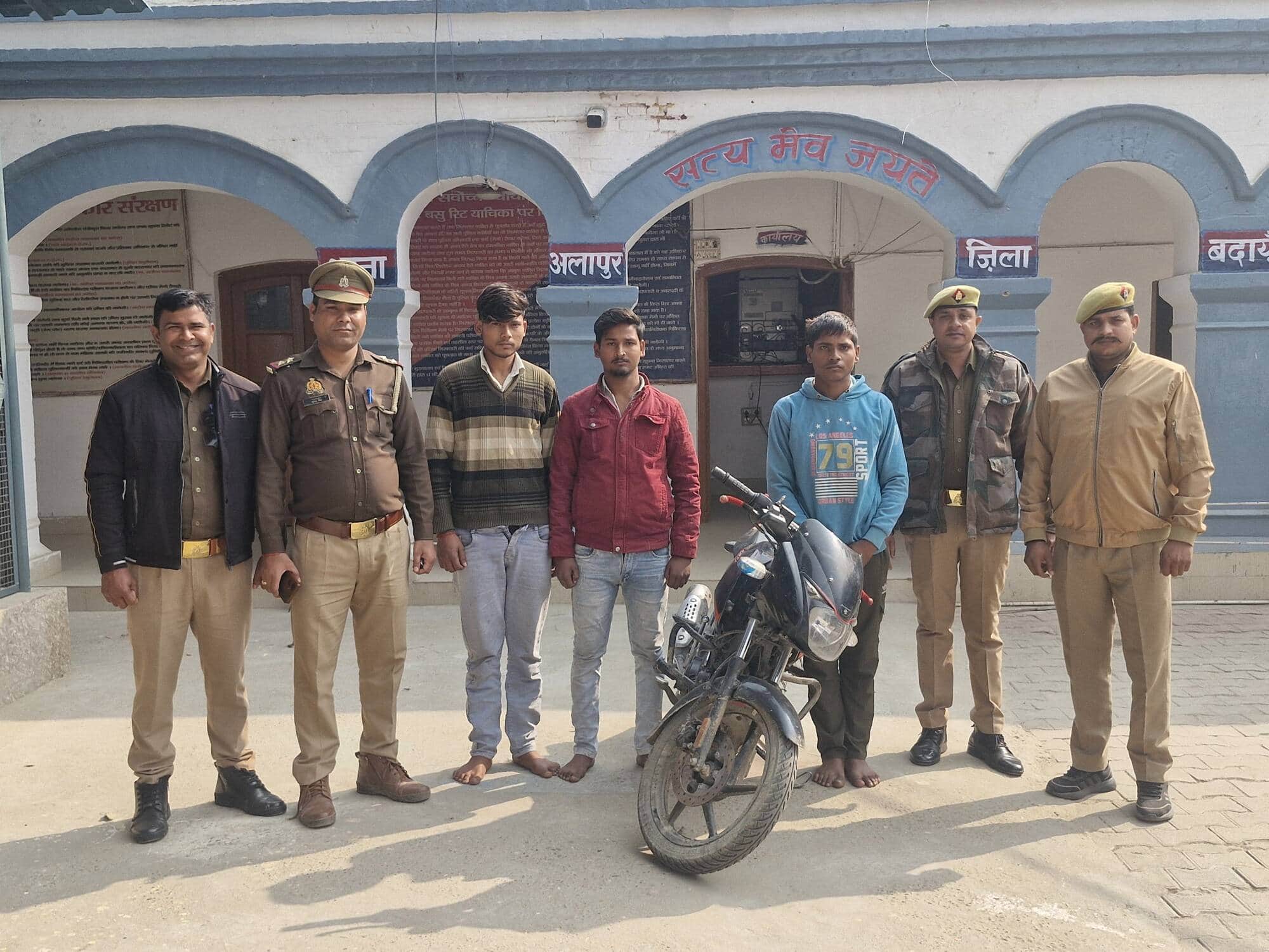 बाइक चोरी के अभियुक्त पुलिस की गिरफ्त में। संवाद