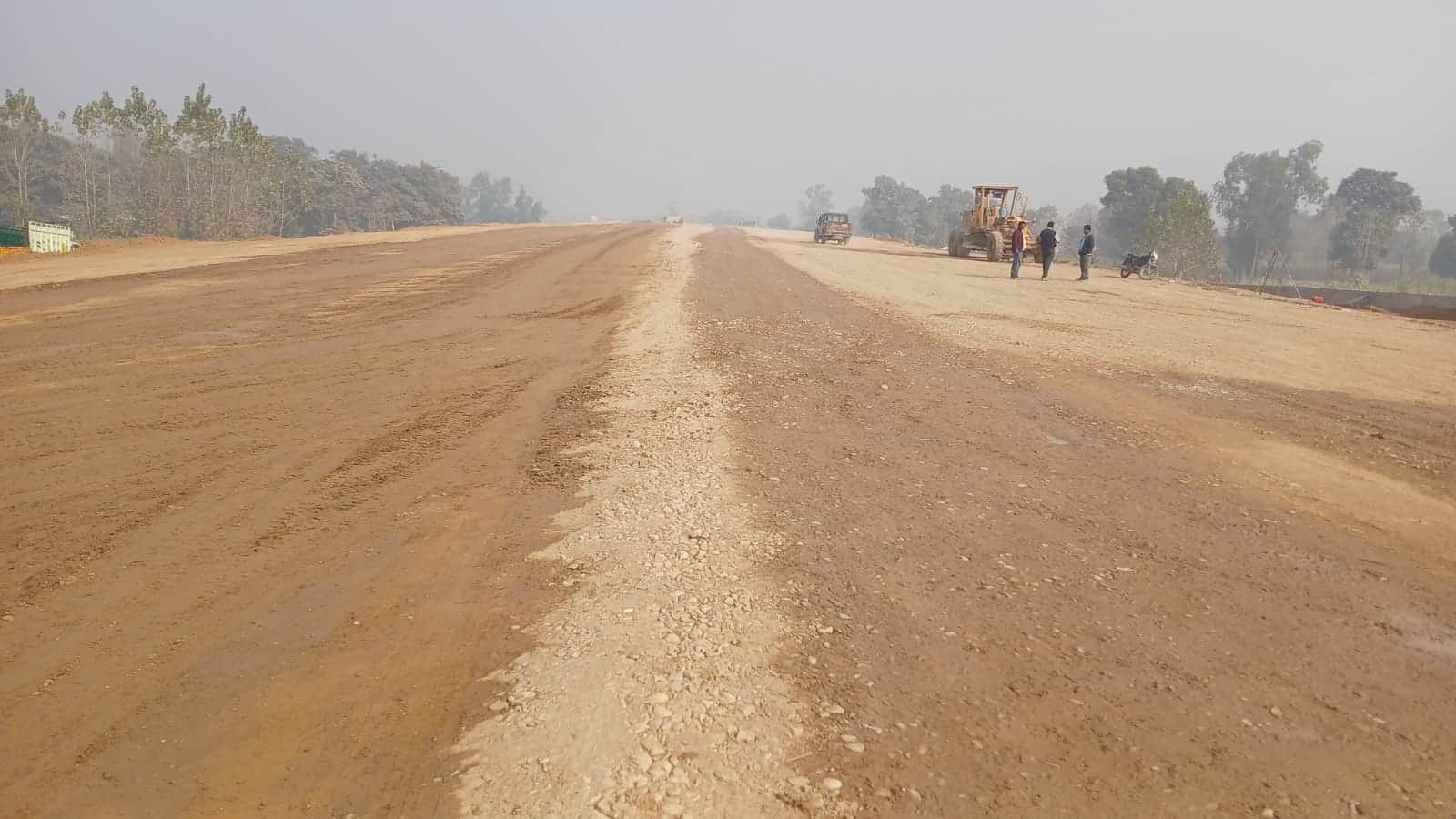 बड़गांव इंटरचेंज पर चल रहा एक्सप्रेसवे का निर्माण कार्य। संवाद