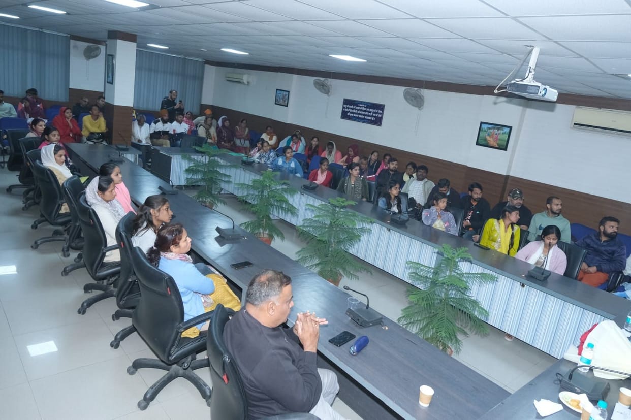 Young people were encouraged to embrace the startup culture.
