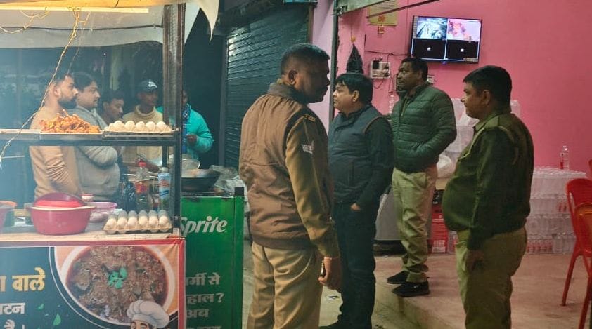 Siddharthnagar News: Strictness: Excise team inspected hotels and shops