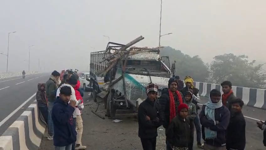 Four vehicles collided on the same road in Jagdishpur