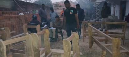 Shahdol News: Illegal furniture factory busted, pickup full of eucalyptus wood seized