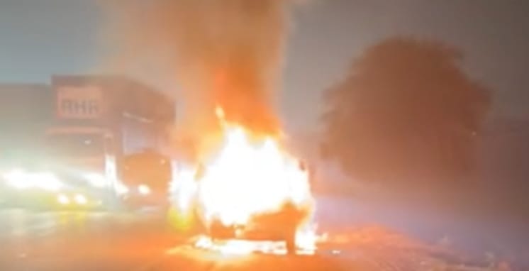Car catches fire on the highway