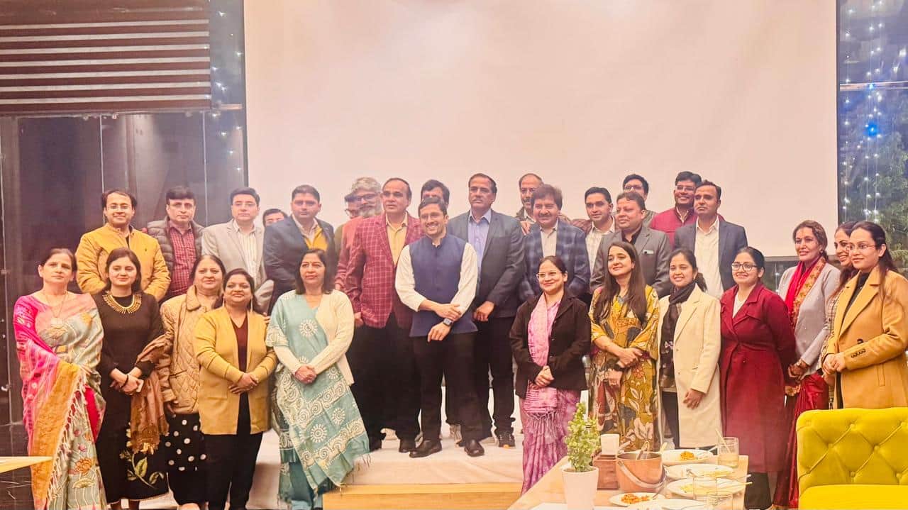 कार्यक्रम में अपनी उपस्थिति दर्ज करवाते चिकित्सक। स्रोत : एसोसिएशन