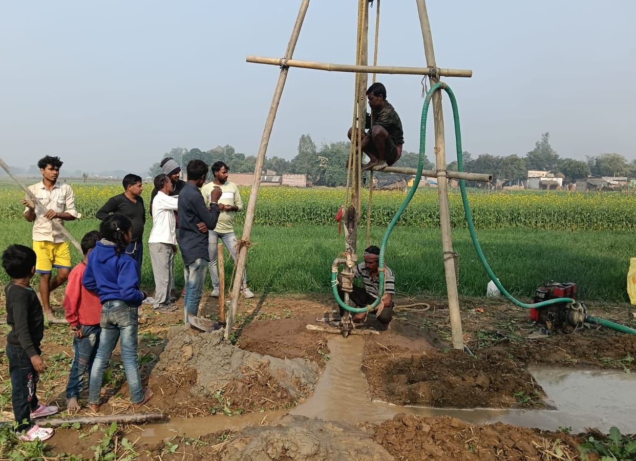 Siddharthnagar News: Pits dug in search of petroleum products, boring done