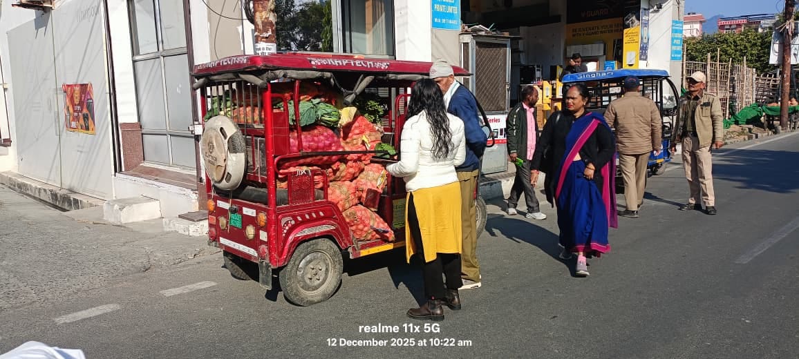 E-rickshaws were found carrying luggage instead of passengers, seven passengers instead of four in an auto