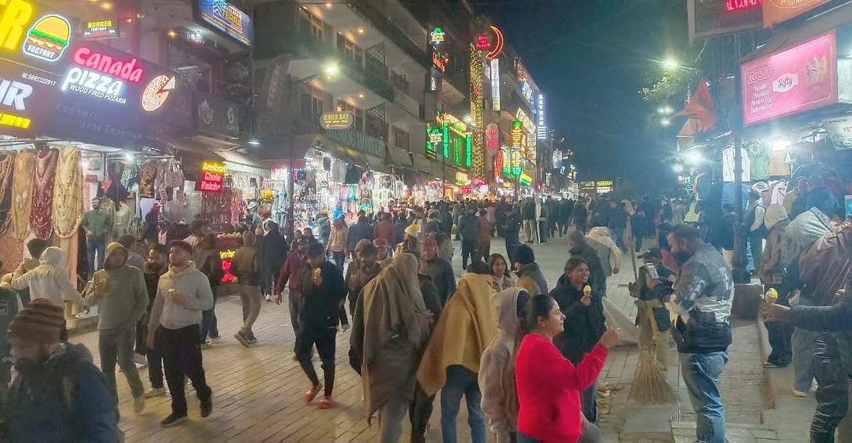 Over 35,000 tourists arrived in Manali over the weekend.