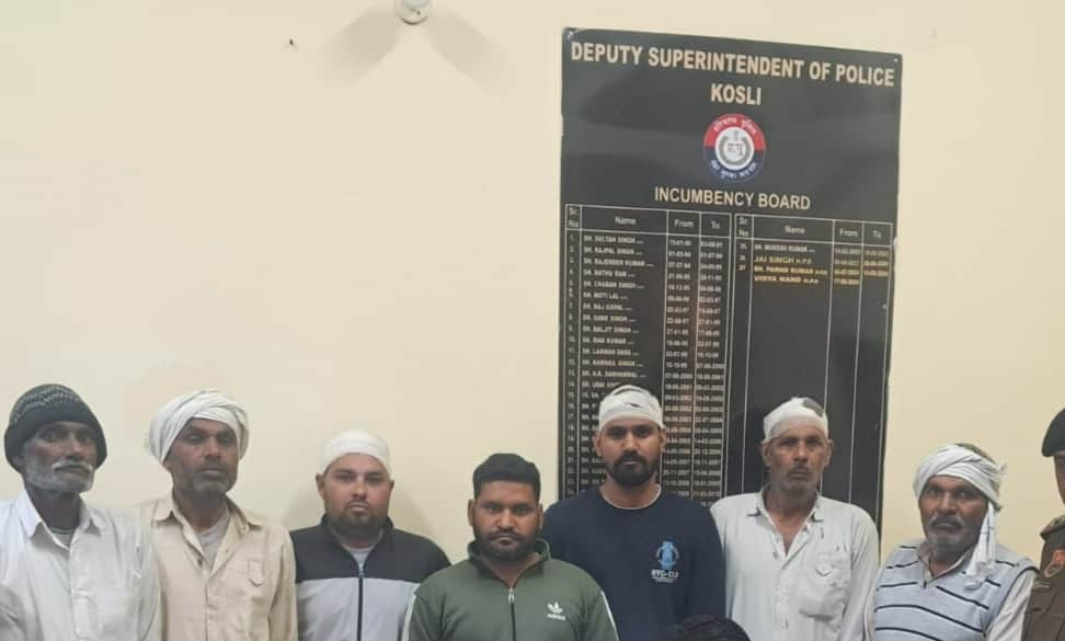 पकड़े गए सातों आरोपी। स्रोत : पुलिस