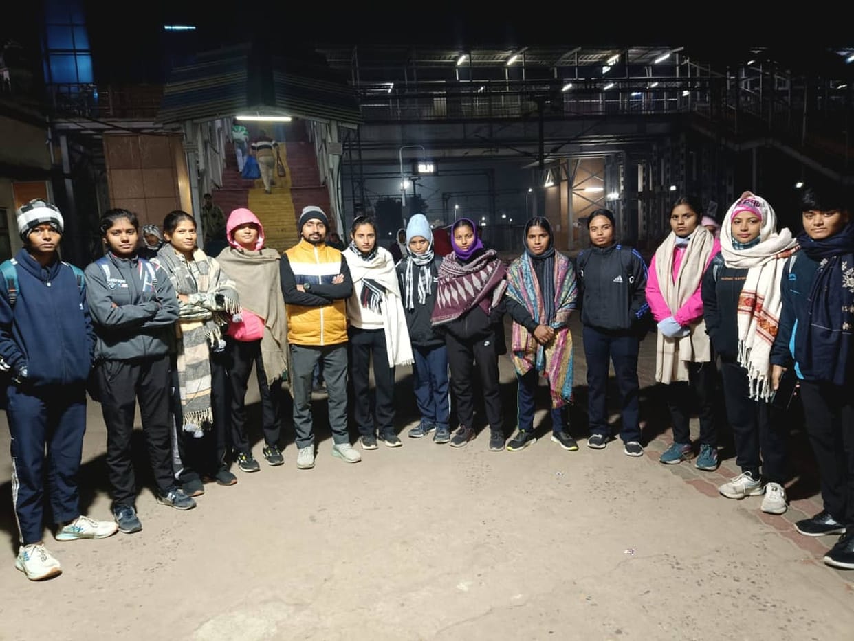 Women Kabaddi players leave for Prayagraj
