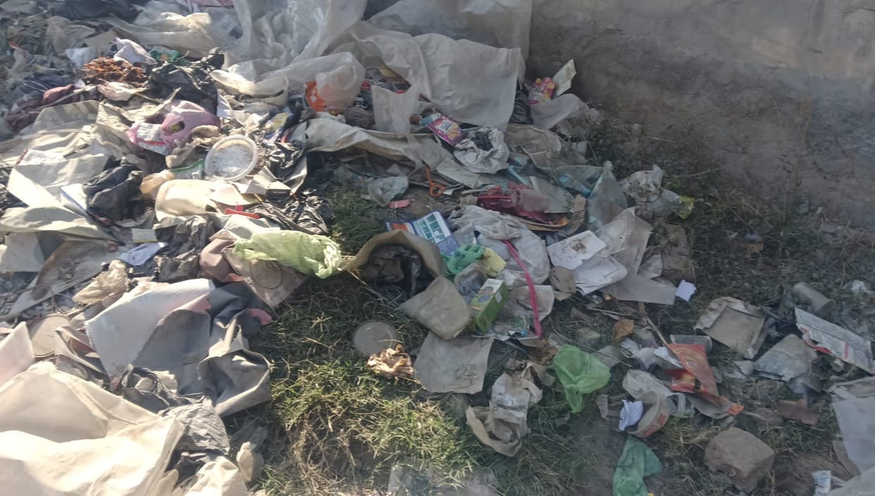 Lack of sports facilities and security arrangements, garbage piles scattered everywhere