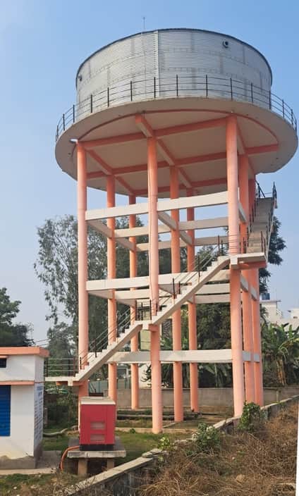 स्योहारा के गांव फैजुल्लापुर में शोपीस बनी पानी की टंकी। संवाद(पड़ताल के फोटो)