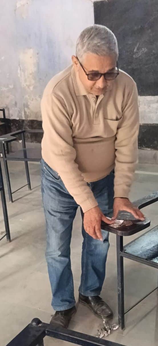 श्री गांधी स्मारक इंटर कॉलेज में जवाहर नवोदय विद्यालय की प्रवेश परीक्षा को लेकर सीटिंग प्लान कर