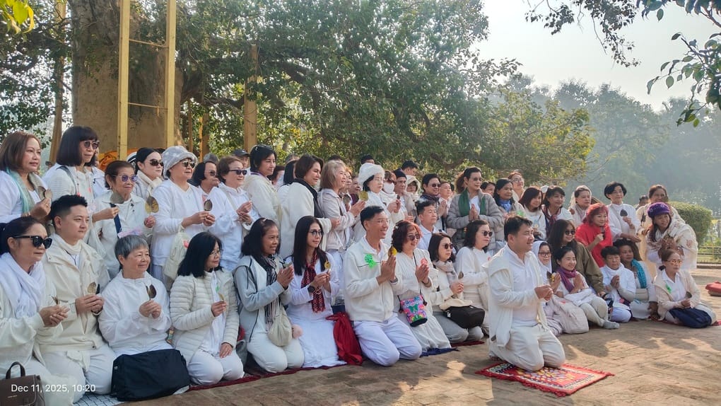 Followers worshiped the Bodhi tree