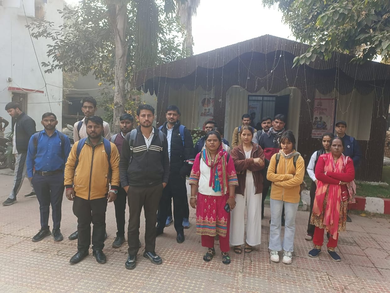 More than a thousand youths were cheated in the name of providing jobs.