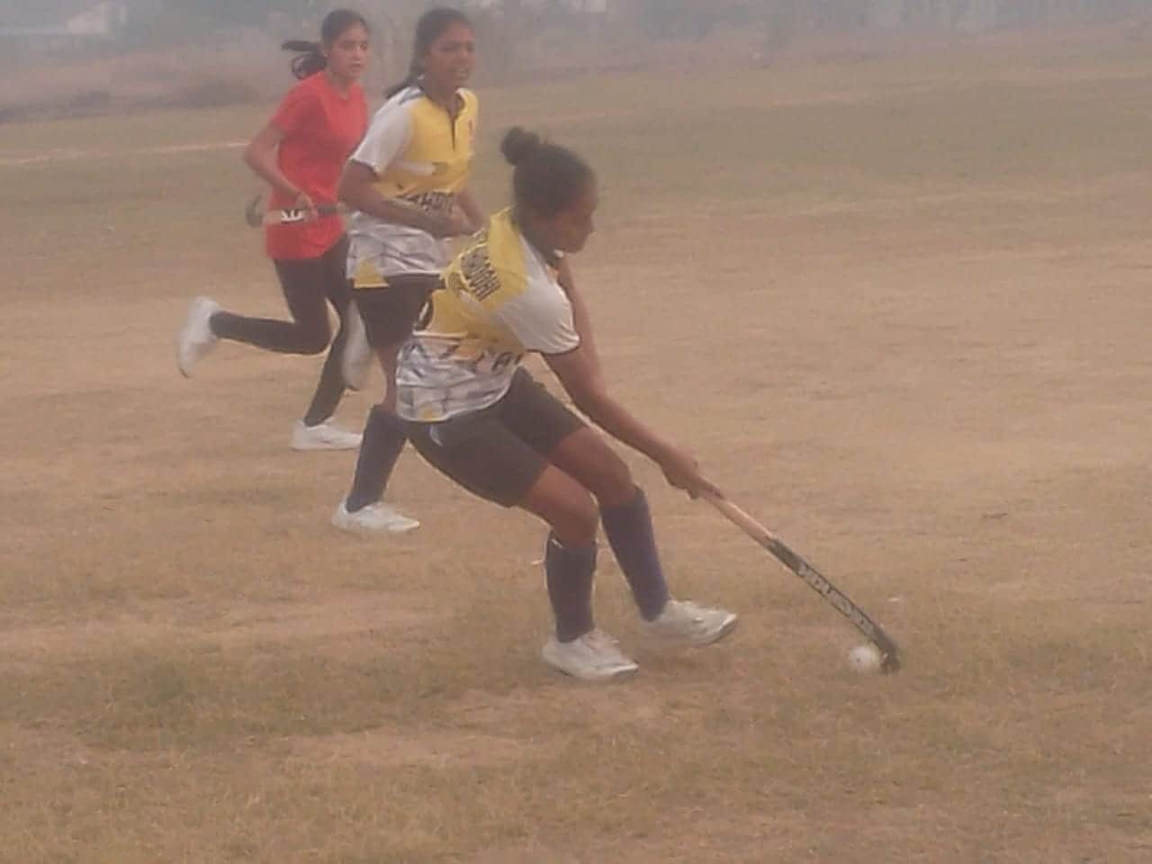 भिस्कुरी स्थित स्पोर्टस स्टेडियम में आयोजित चयन-ट्रायल में शामिल महिला खिलाड़ी । स्रोत- खेल