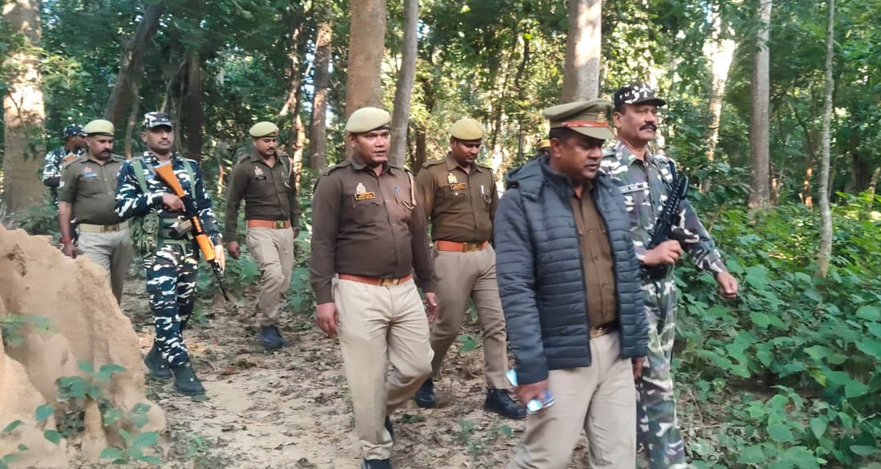 बलरामपुर के भारत-नेपाल सीमा क्षेत्र में गश्त करती एसएसबी व पुलिस टीम ।-स्रोत : विभाग