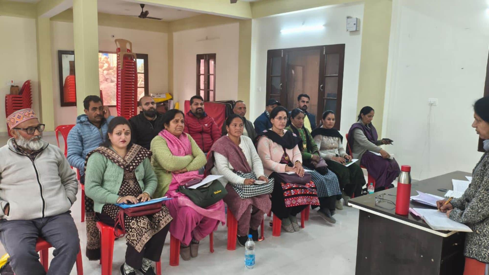 चंबा के सुल्तानपुर में बैठक के दौरान मौजूद सीटू कार्यकर्ता।संवाद