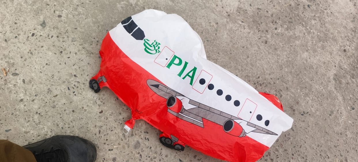 A Pakistani balloon resembling a ship was found on the roof of a house in Chalet.