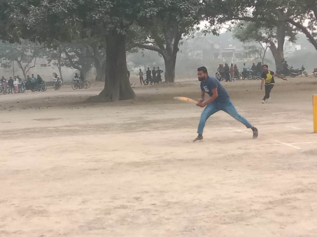 एक शॉट लगाने के बाद दौड़ते जासिम। स्रोत- आयोजक