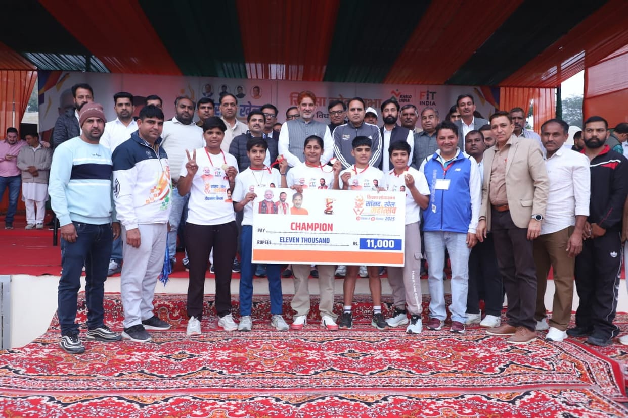 Fatehabad's men's team and Sirsa's women's team became the winners in football