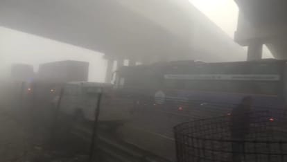 Unnao News: एक्सप्रेसवे पर डीसीएम पलटी, 10 वाहन भिड़े, बस चालक की मौत DCM overturns on expressway, 10 vehicles collide, bus driver killed