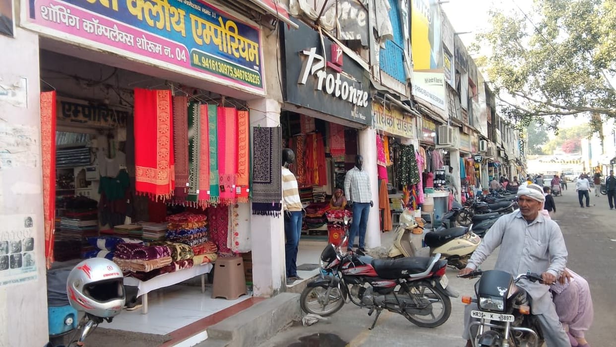 Despite the warning, half of the shopkeepers did not vacate the verandas; strict action will be taken tomorrow.