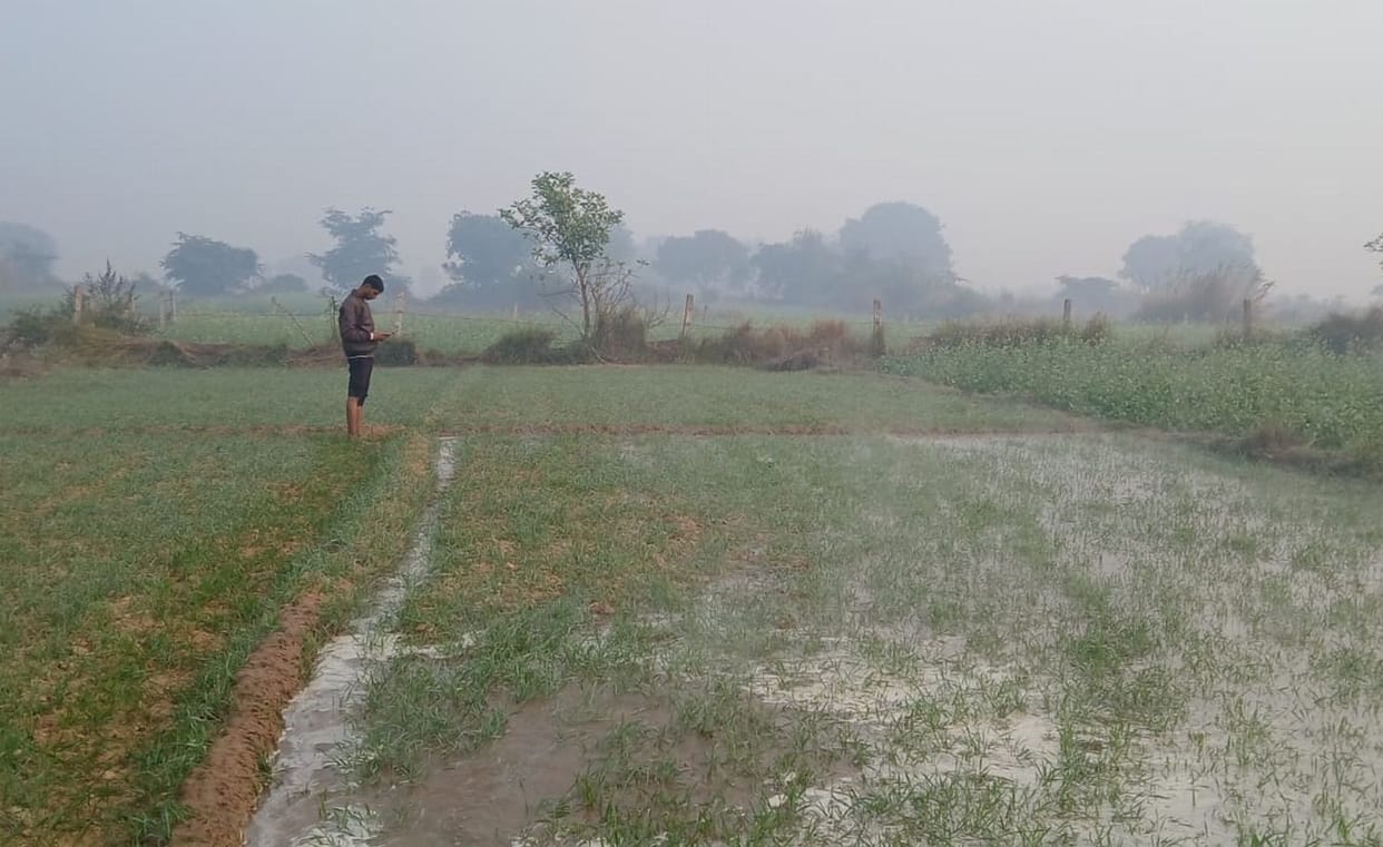 The minimum temperature dropped to 8.5 degrees, leaving people shivering in the cold.