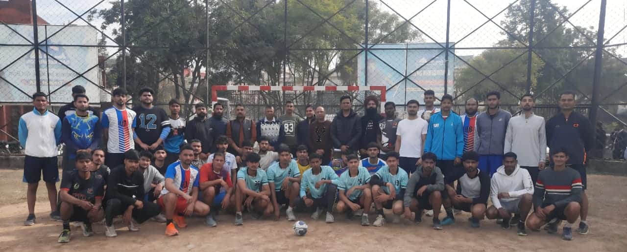 हिमाचल प्रदेश हैंडबाल टीम राष्ट्रीय प्रतियोगिता के लिए रवाना होने से पहले। स्रोत: टीम प्रबंधक