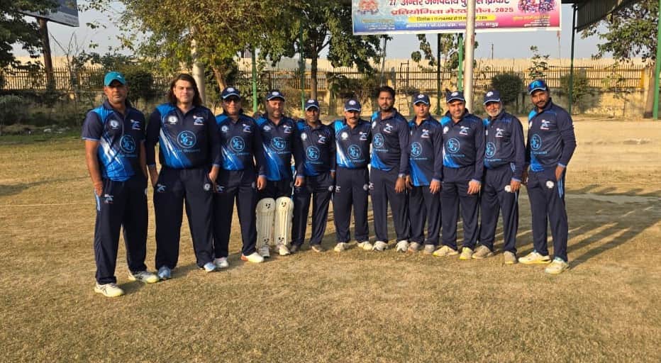 जेएमएस कॉलेज में क्रिकेट मैच की विजेता टीम। स्रोत एकेडमी
