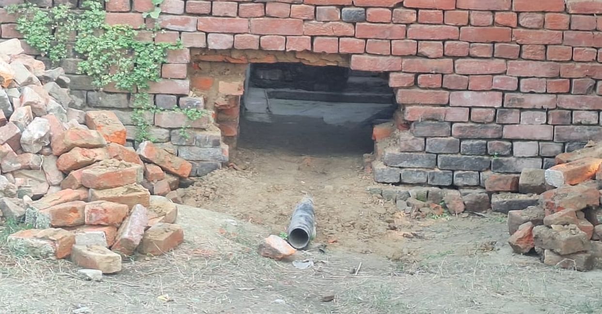 Siddharthnagar News: Thieves broke into the house and stole cash and jewellery