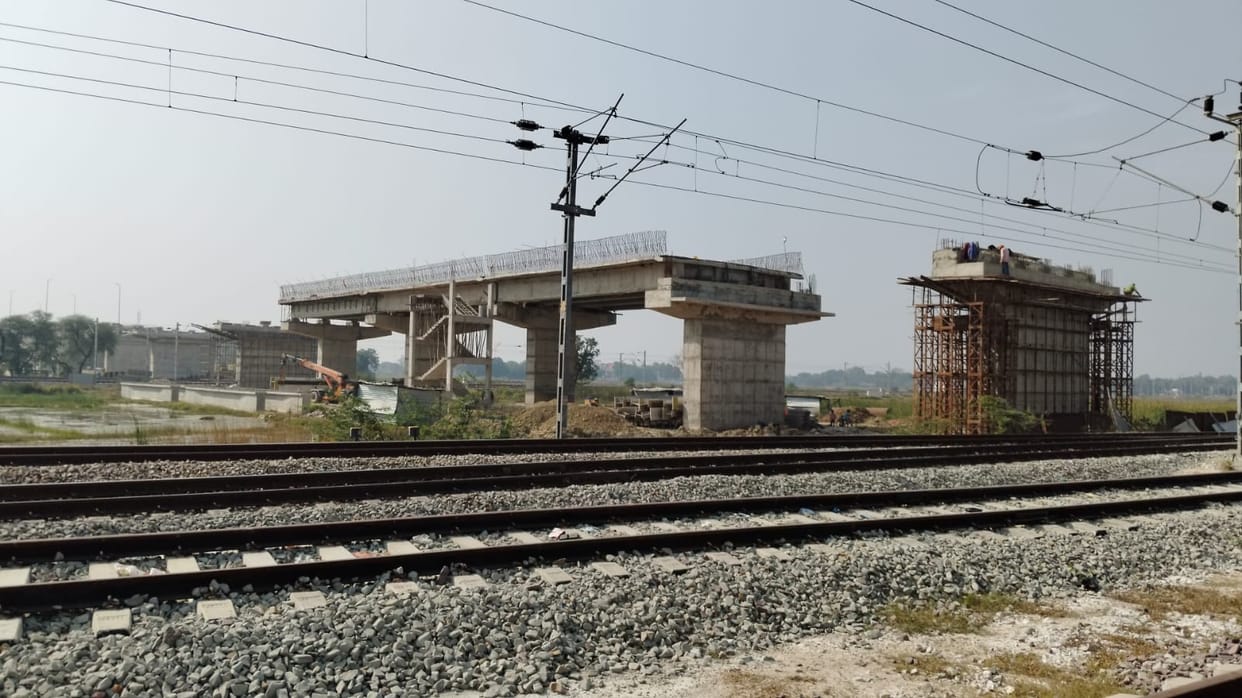 The 640 crore road project remains incomplete due to the failure to construct a 231 metre flyover