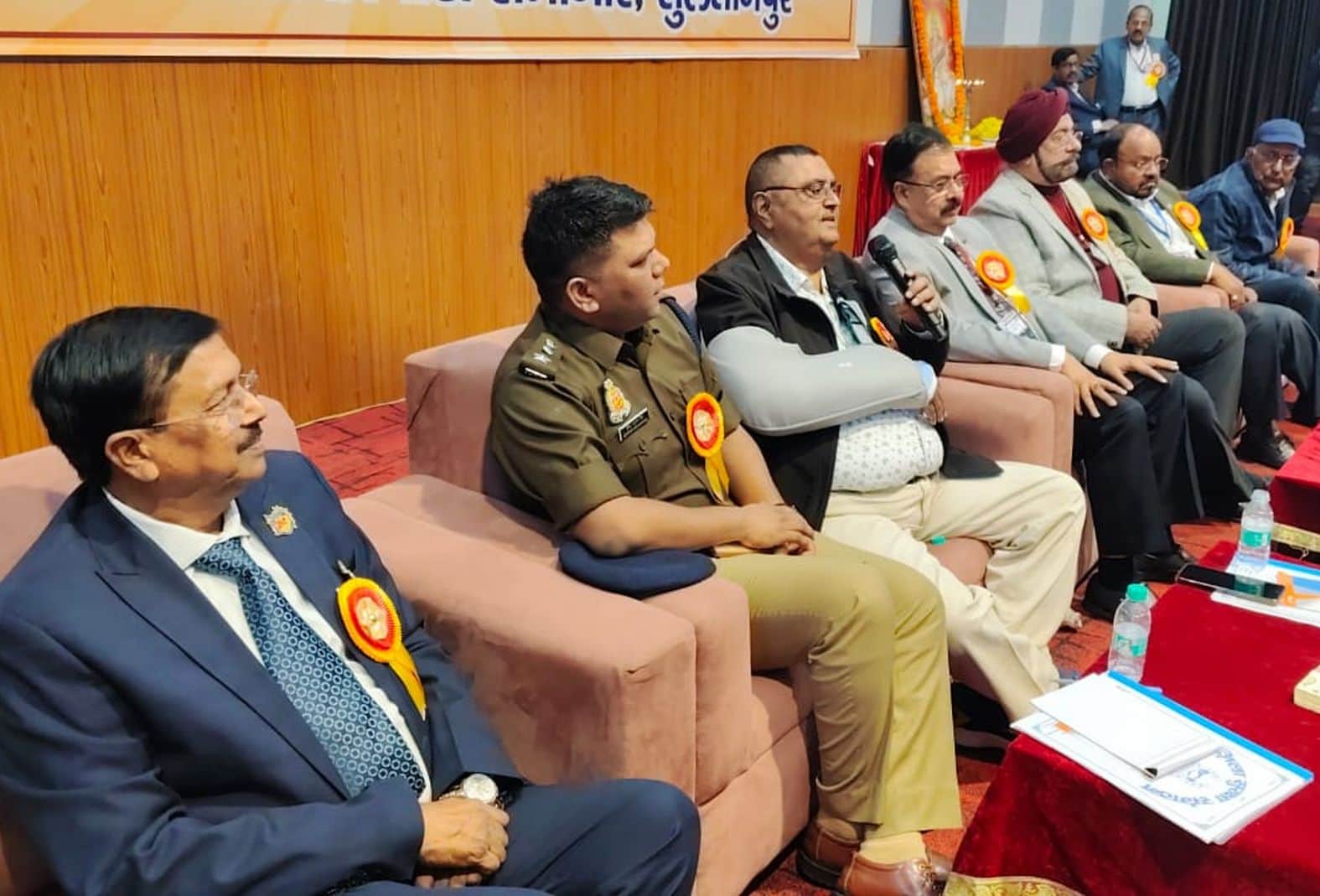 जिला सुरक्षा संगठन के रजत जयंती समारोह में मंचासीन अतिथि। 