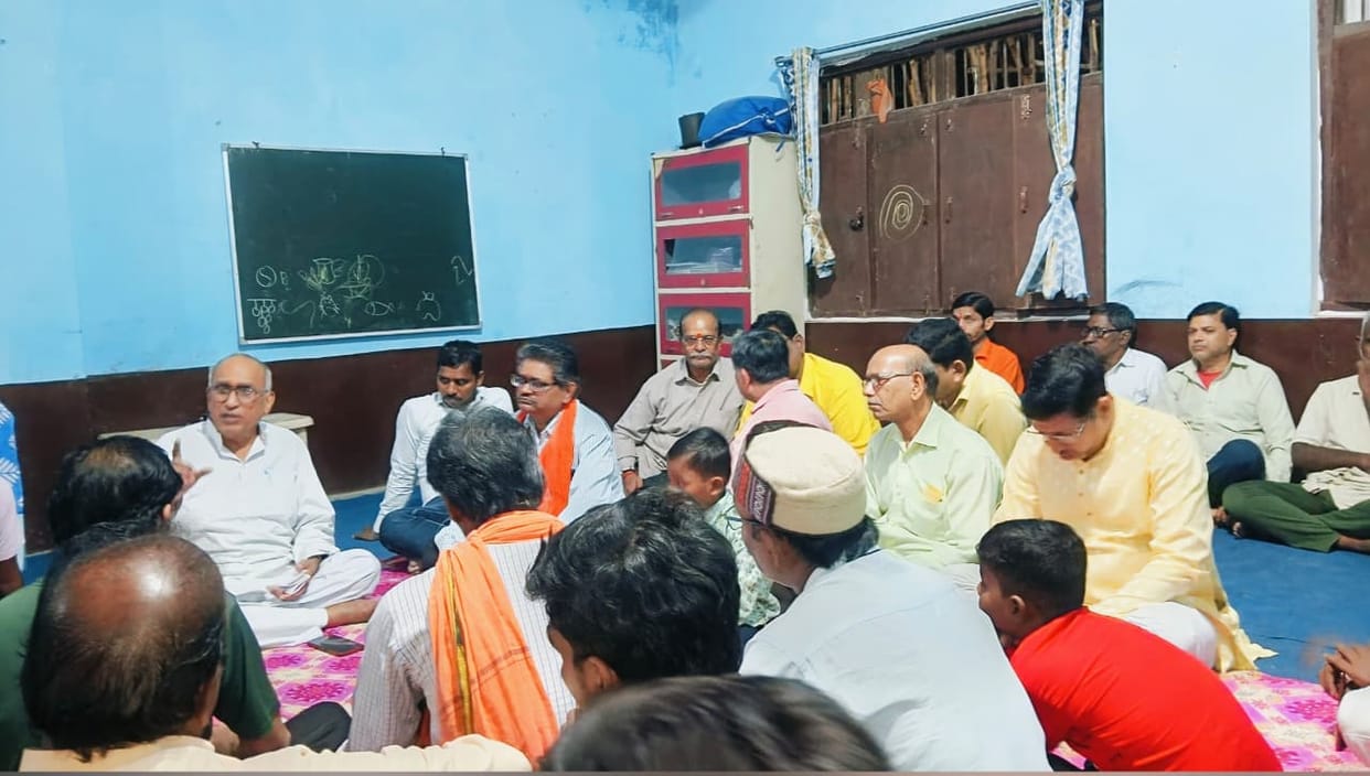 Pankaj Chaudhary has ties to the soil of Jaunpur, two leaders of the district were made proposers.