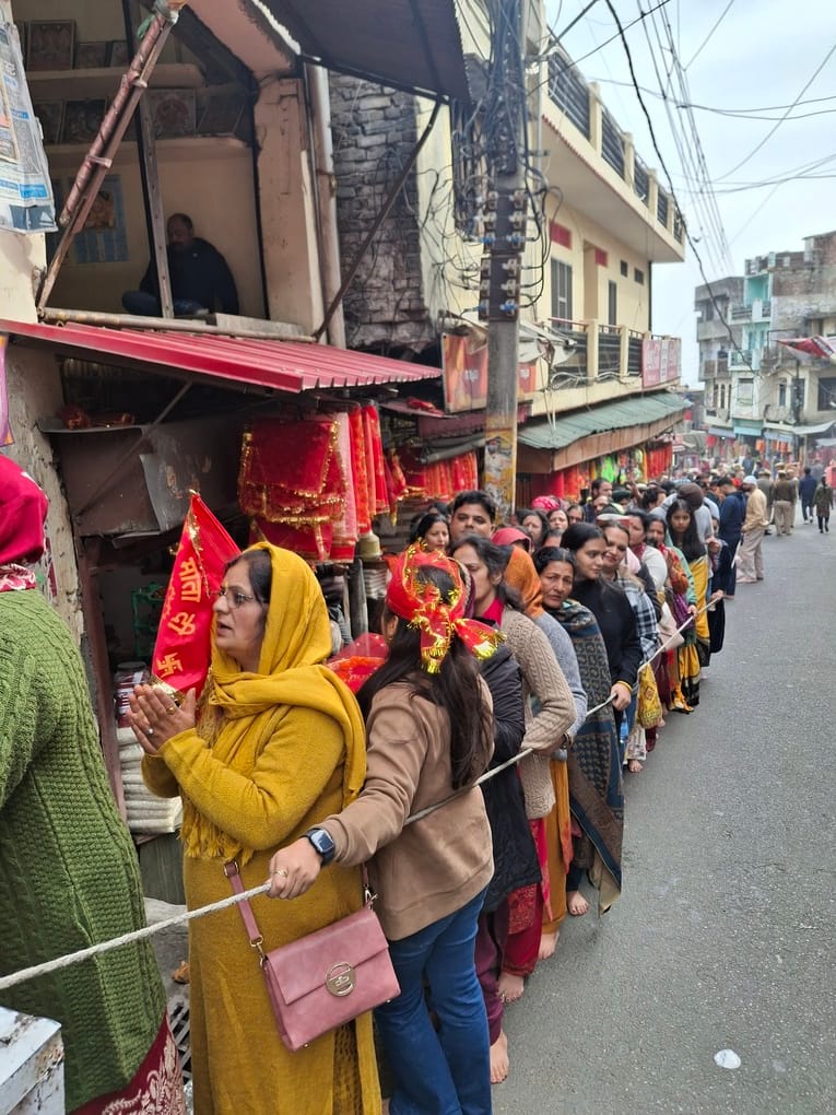 12,000 devotees paid obeisance at the Maa Chintpurni Temple.