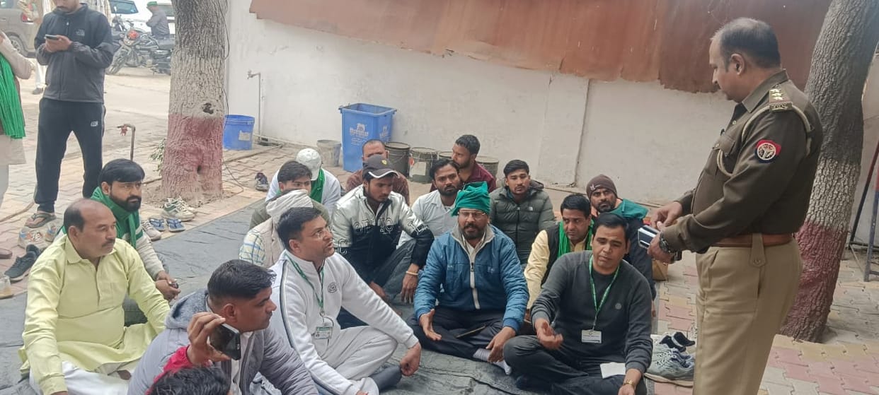 Demonstration at the police station demanding registration of a report in the case of molestation of a teenager