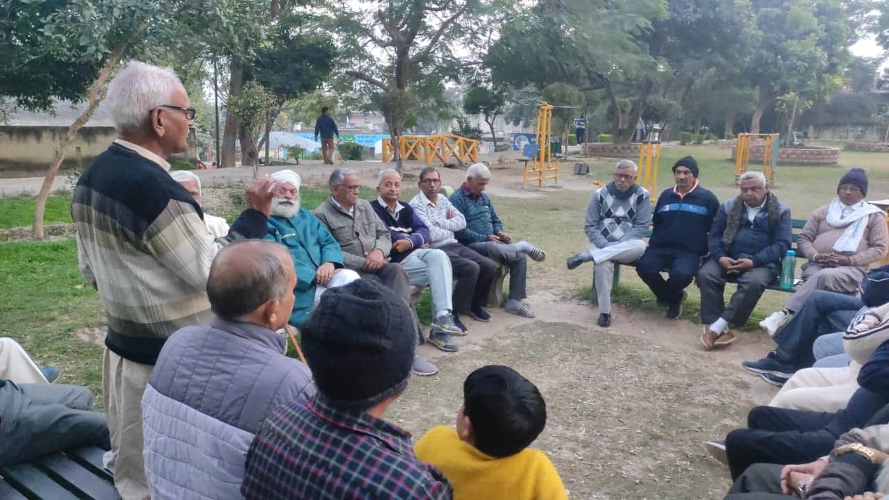 नारायणगढ़ स्थित रूद्राक्ष पार्क में बैठक के दौरान मौजूद नारायणगढ़ जिला बनाओ संयुक्त संघर्ष समि