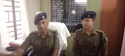 प्रेस वर्ता करते एसपी एवं एएसपी