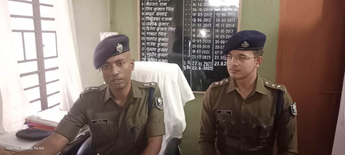 प्रेस वर्ता करते एसपी एवं एएसपी