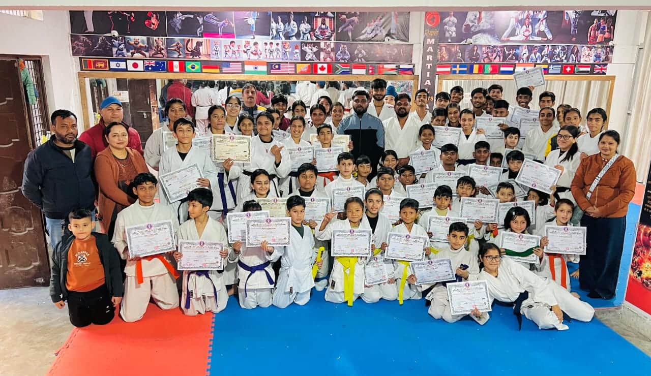 पांवटा साहिब के रक्षते मार्शल आर्ट अकादमी में ब्लैक एंड कलर बेल्ट प्रतियोगिता में विजेता प्रतिभ