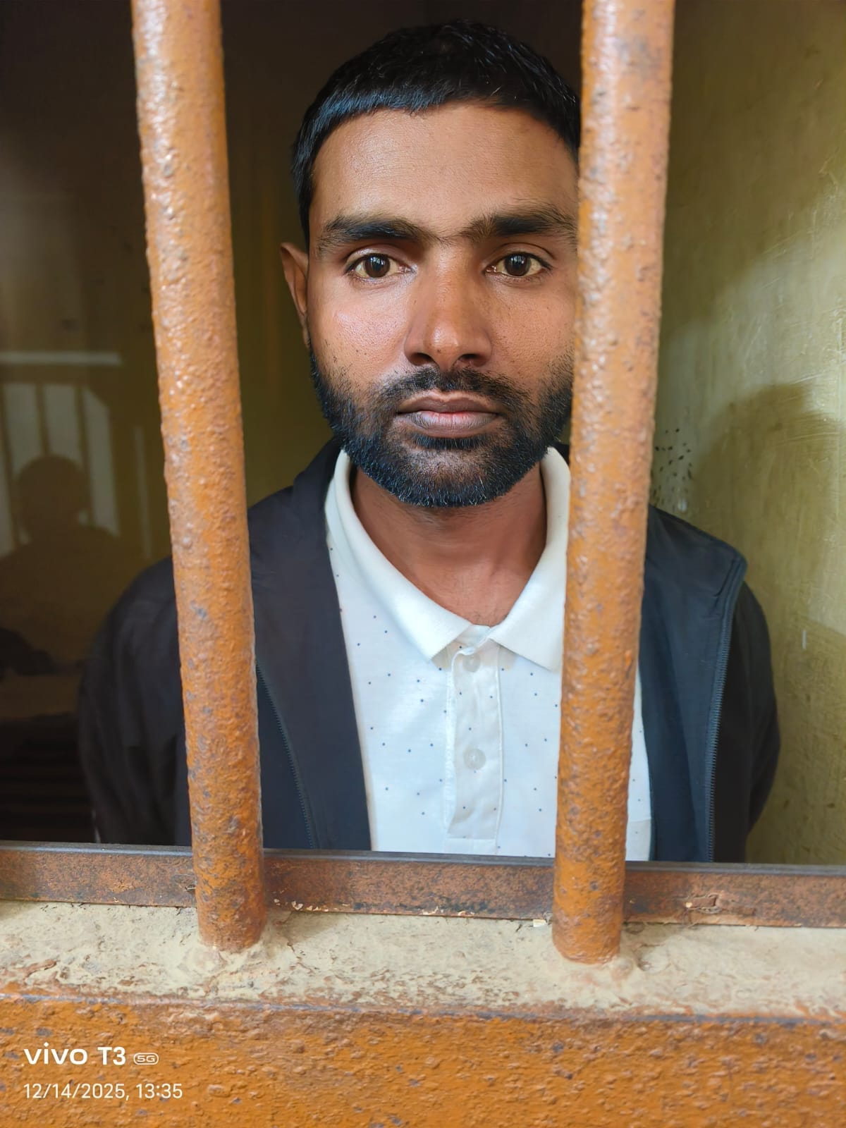 A con artist who defrauded people by promising them jobs in the railways has been arrested.