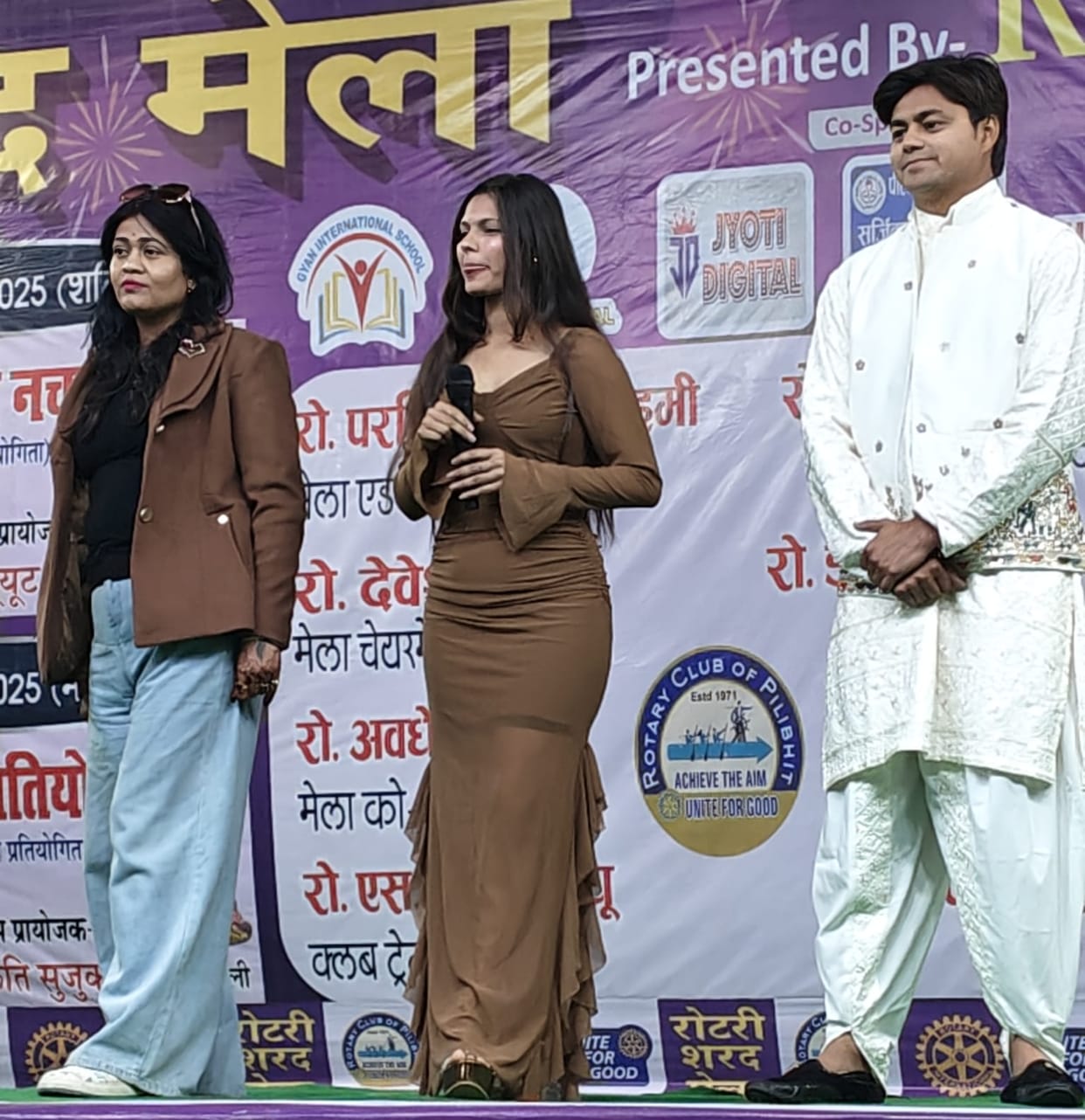 Sakshi became Miss and Shivam became Mr. Pilibhit in Rotary Sharad Mela
