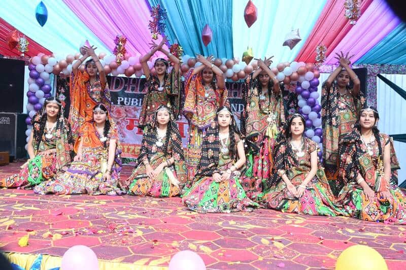 राधा कृष्णा स्कूल घंडालवीं में वार्षिक पारितोषिक वितरण समारोह में सांस्कृतिक कार्यक्रम प्रस्तुत