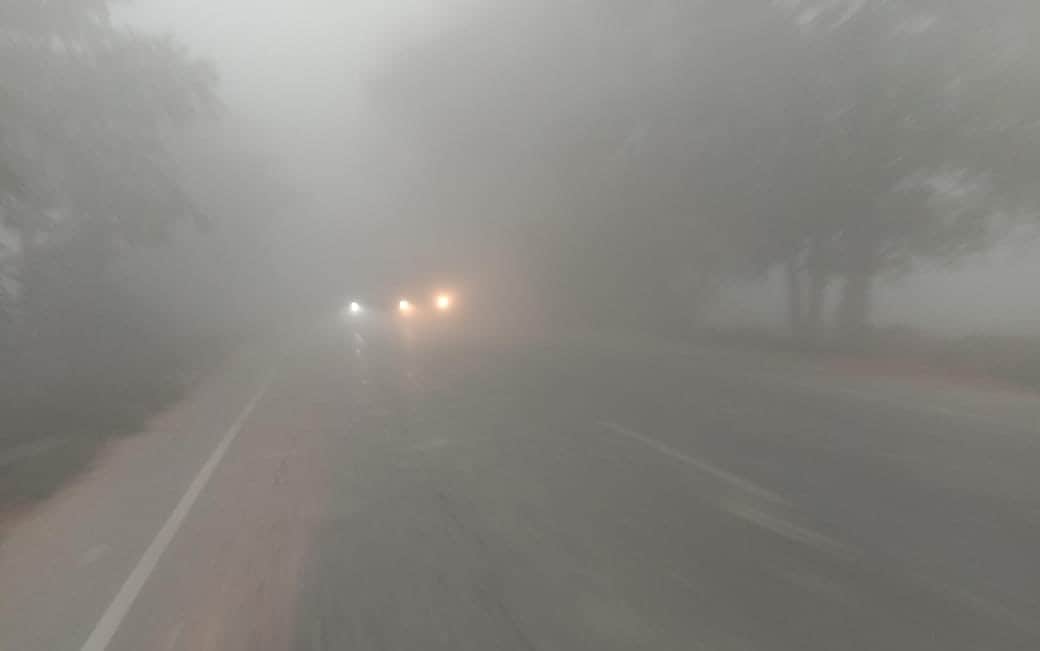 सुबह के समय मौसम में छाया रहा कोहरा। संवाद