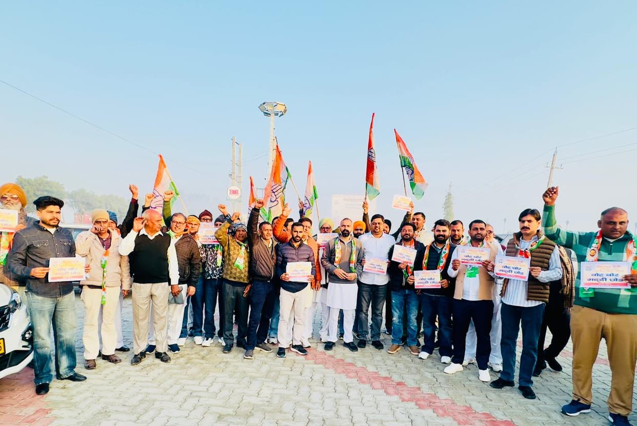 Congress workers participated in the Delhi rally, showing enthusiasm under the leadership of Dushyant Chauhan.