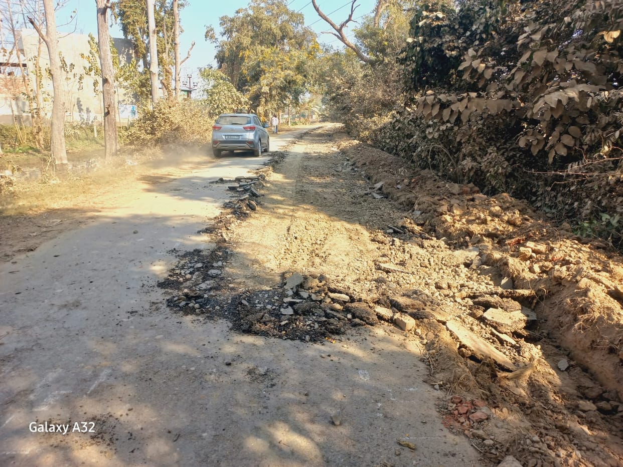 Road uprooting begins for widening of Majhola-Dunidam road