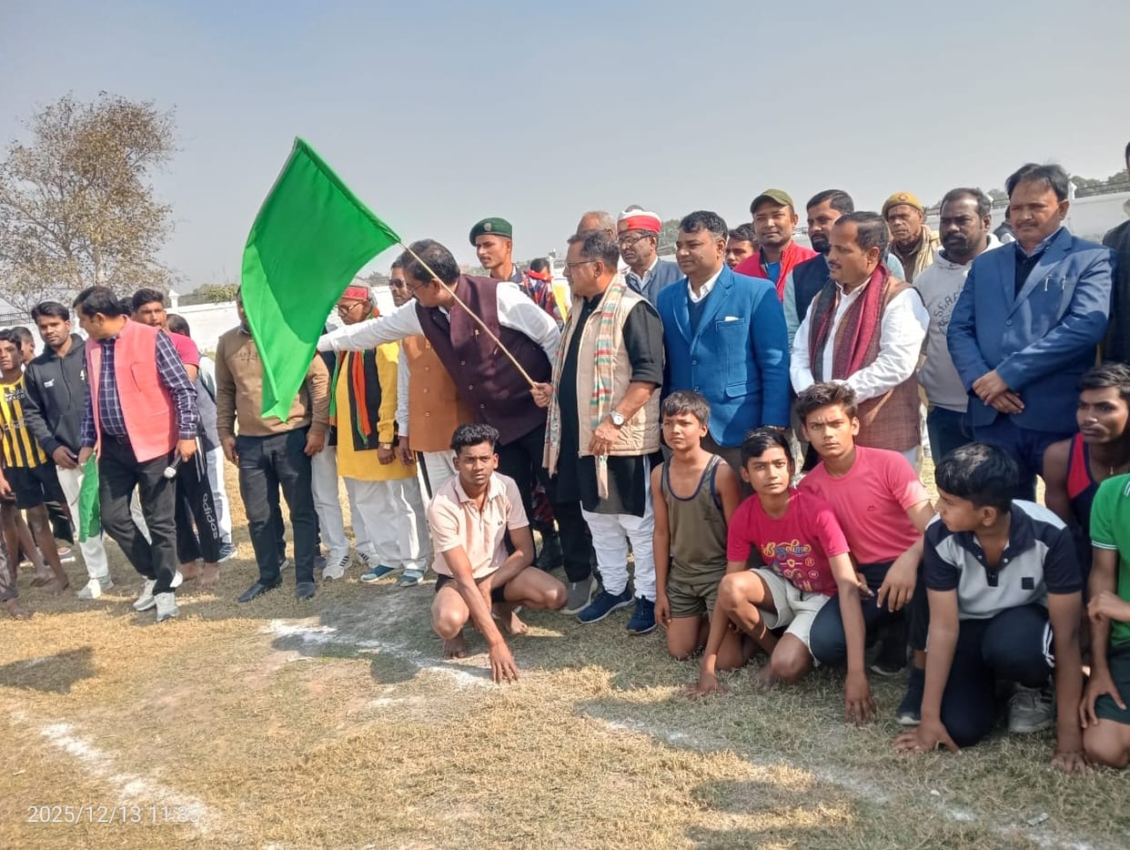 Manohar and Kareena came first in the 100-meter race.