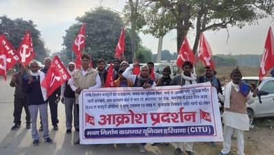 14जेएनडी04: मनरेगा मजदूर कुरूक्षेत्र में सीएम आवास के घेराव के लिए जाते हुए। स्रोत : मजदूर