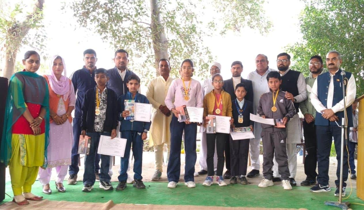 14जेएनडी08: स्वास्थ्य का महत्व विषय पर हुई प्रतियोगिता में विजेता विद्यार्थियों को सम्मानित कर