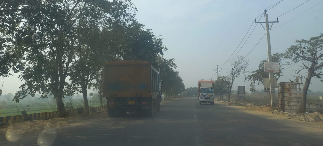 Overloaded vehicles are running rampant, increasing the risk of accidents.